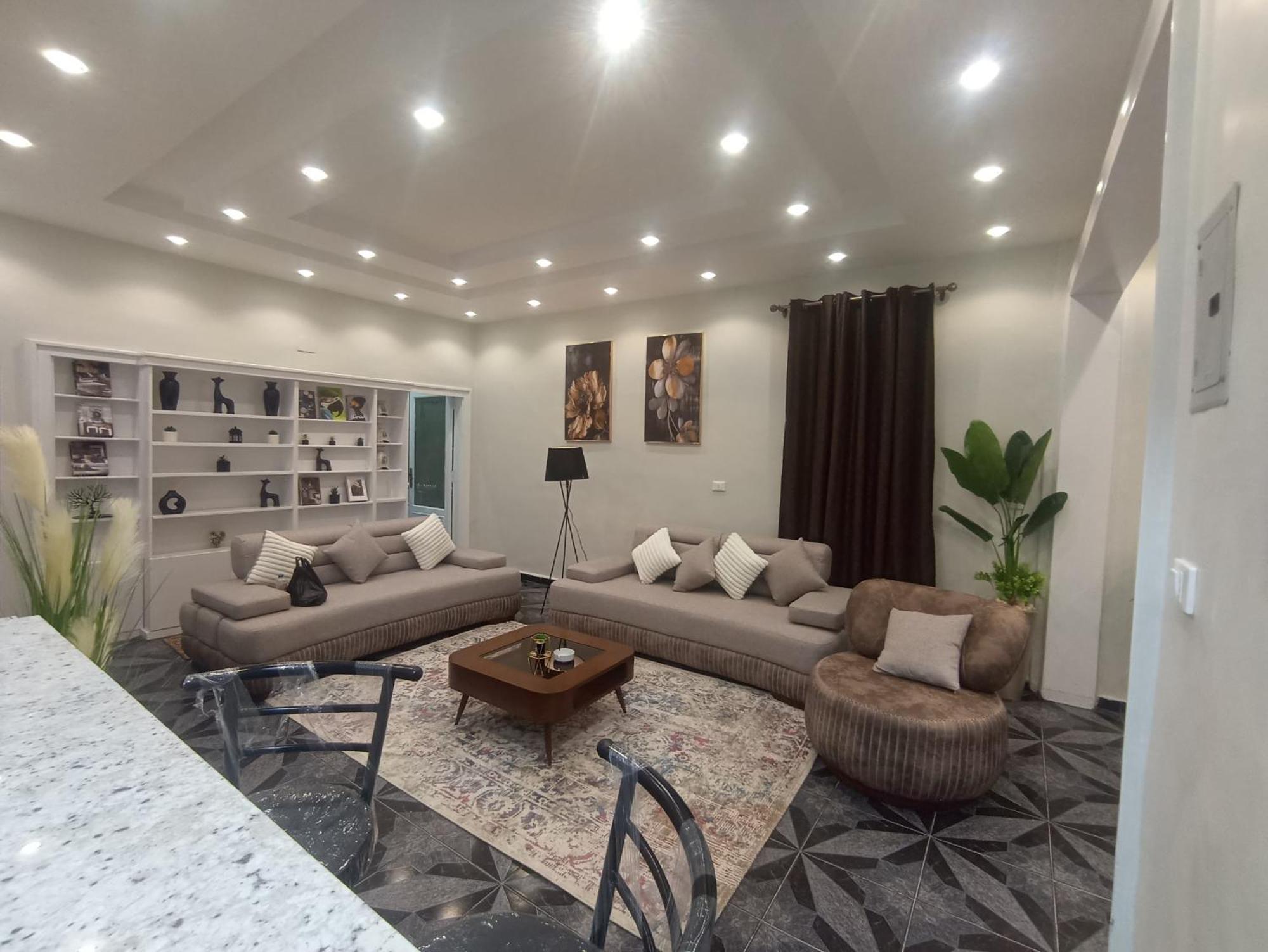 Tahrir Apartment *