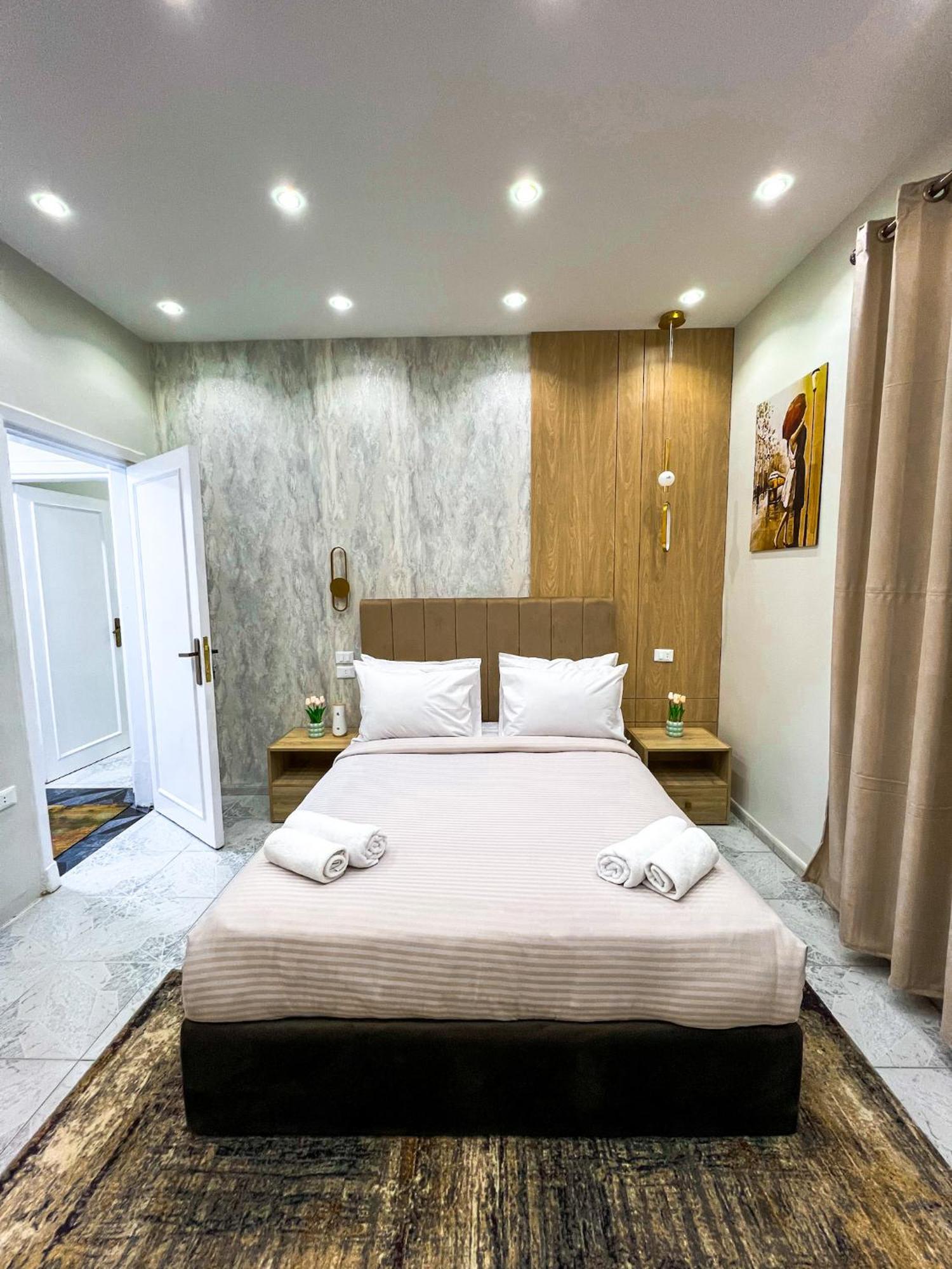 Tahrir Apartment *
